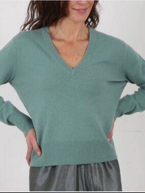 Vince V-Neck Sweater in Sage Green